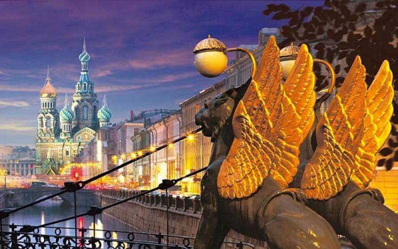 Winged lions of Bankovsky Bridge: history, signs and treasures