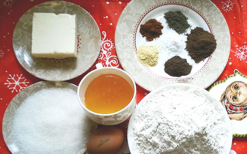 How to cook gingerbread with icing for the new year